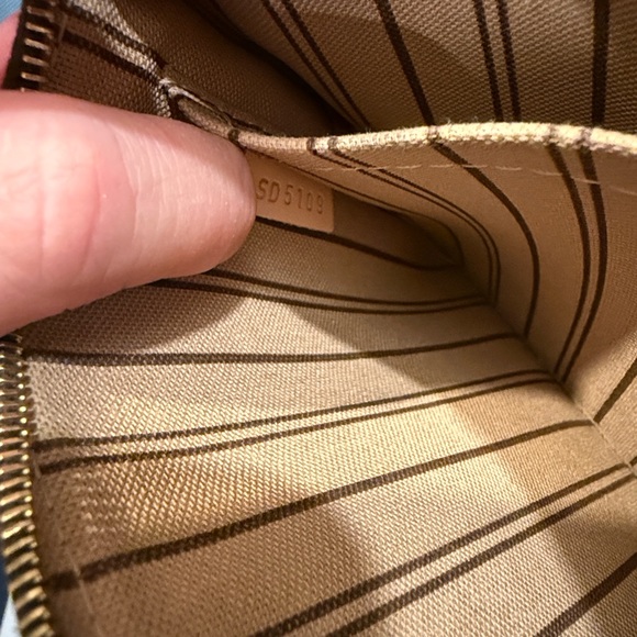 Louis Vuitton Brown Monogram Pouch - Picture 13 of 16